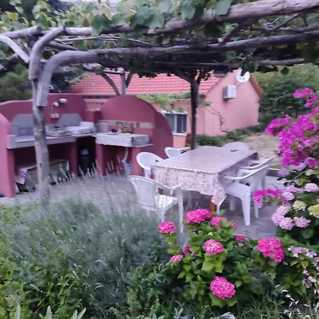 Smaragda Mikros Prinos