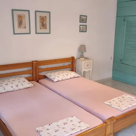 Smaragda Mikros Prinos